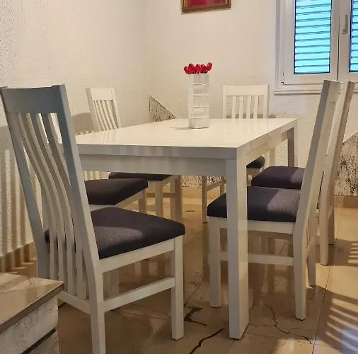 Navita Lägenhet Makarska